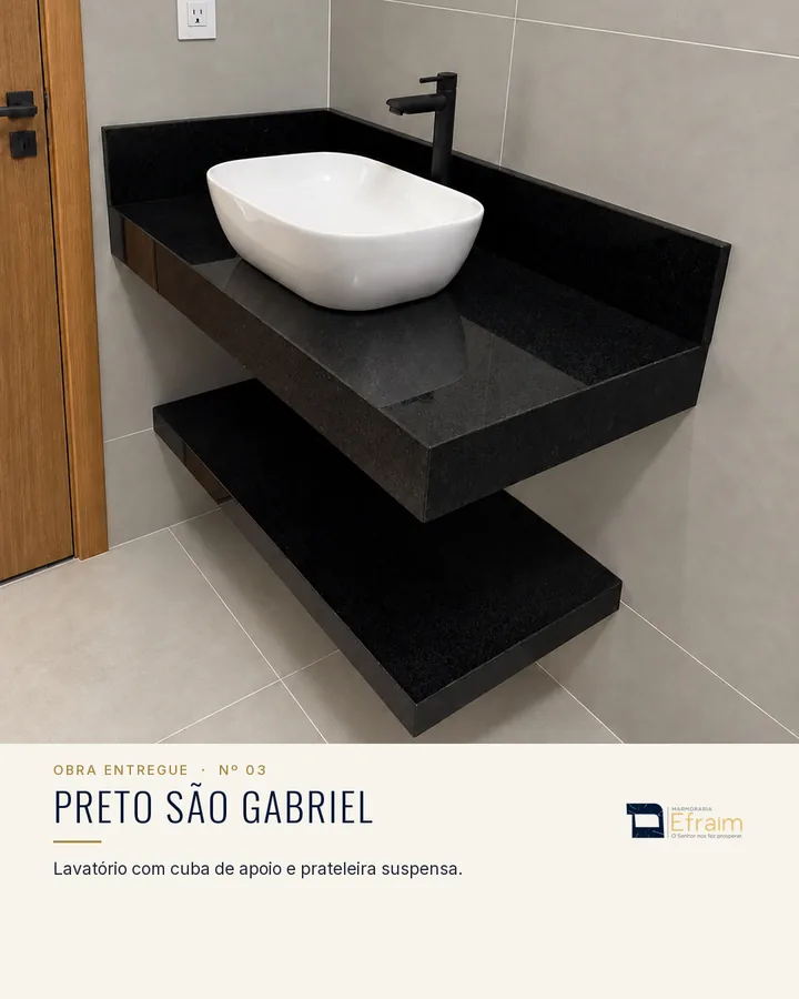 Capa do Reels OBRA ENTREGUE Nº 03: lavatório preto com cuba de apoio e prateleira suspensa